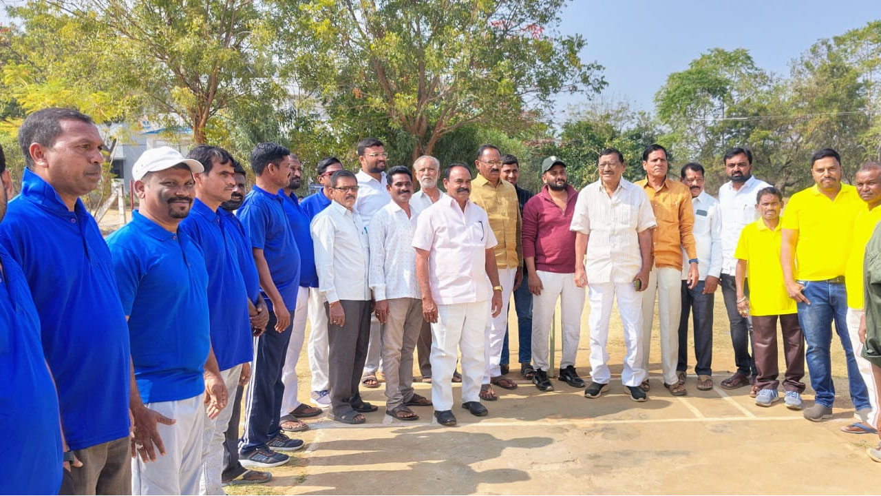 Veteran Cricket League | తాండూర్‌లో ఉల్లాసంగా వెటరన్‌ క్రికెట్ ప్రీమియర్ లీగ్