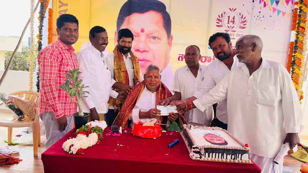 Donation | ధ్వజ స్తంభం ఏర్పాటుకు బీఆర్‌ఎస్‌ నేతల భారీ విరాళం