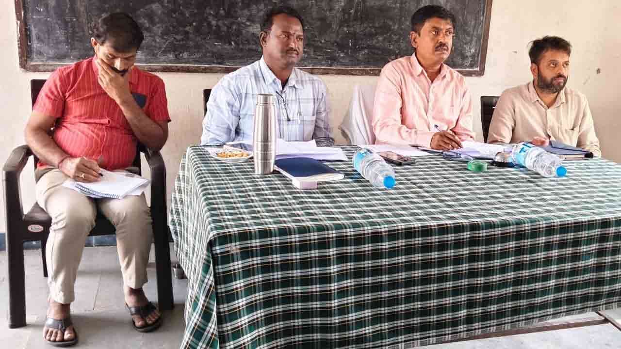 Upadi Hami | ఉపాధి హామీ అమలులో నిర్లక్ష్యం వహిస్తే కఠిన చర్యలు : డీఆర్‌డీఓ జయదేవ్