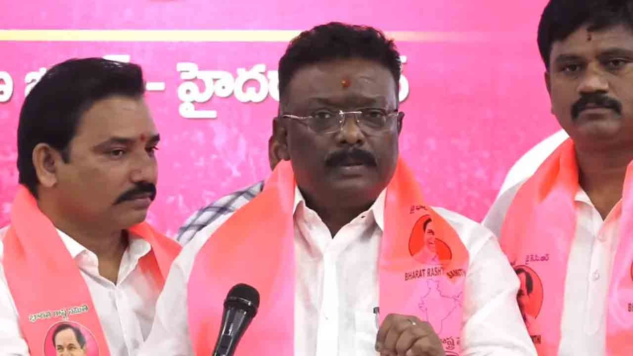 Dasoju Sravan | యూనివర్సిటీ భూములు అమ్మే వ్యక్తి రాష్ట్రానికి సీఎంగా అవసరం లేదు : ఎమ్మెల్సీ డాక్టర్ దాసోజు శ్రవణ్