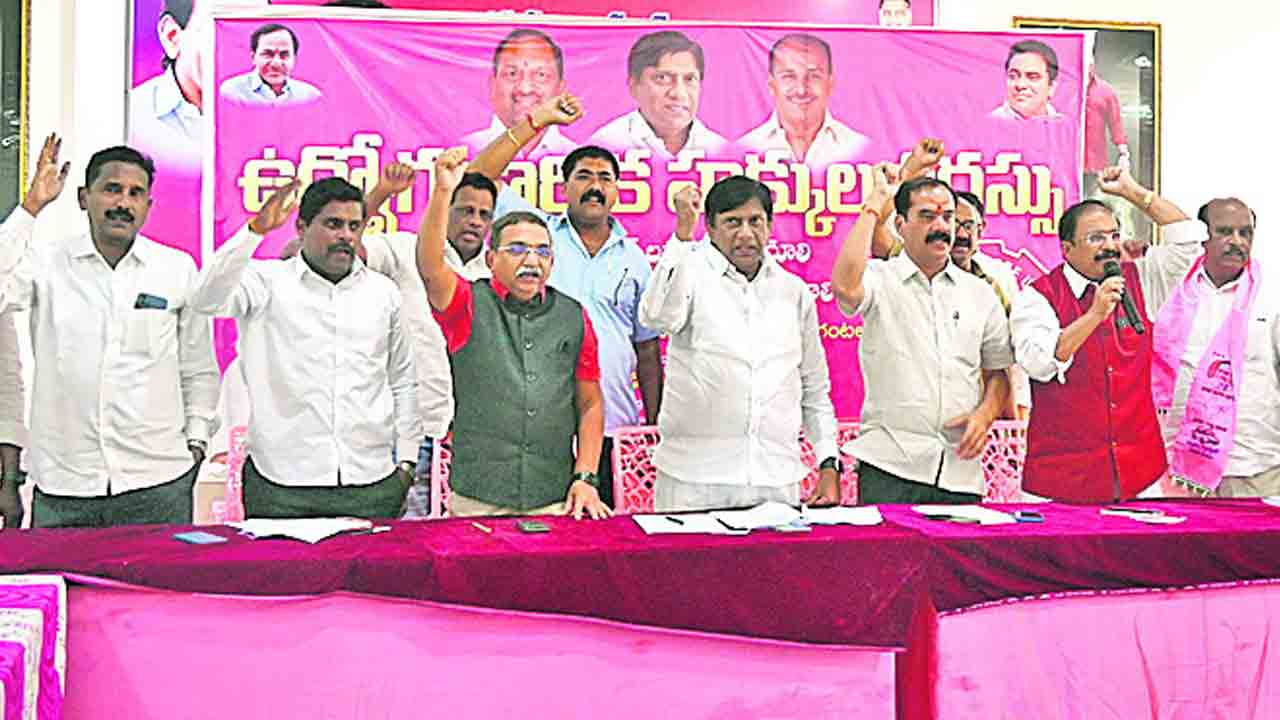 కార్మిక చట్టాలను నిర్వీర్యం చేస్తున్న కేంద్రం