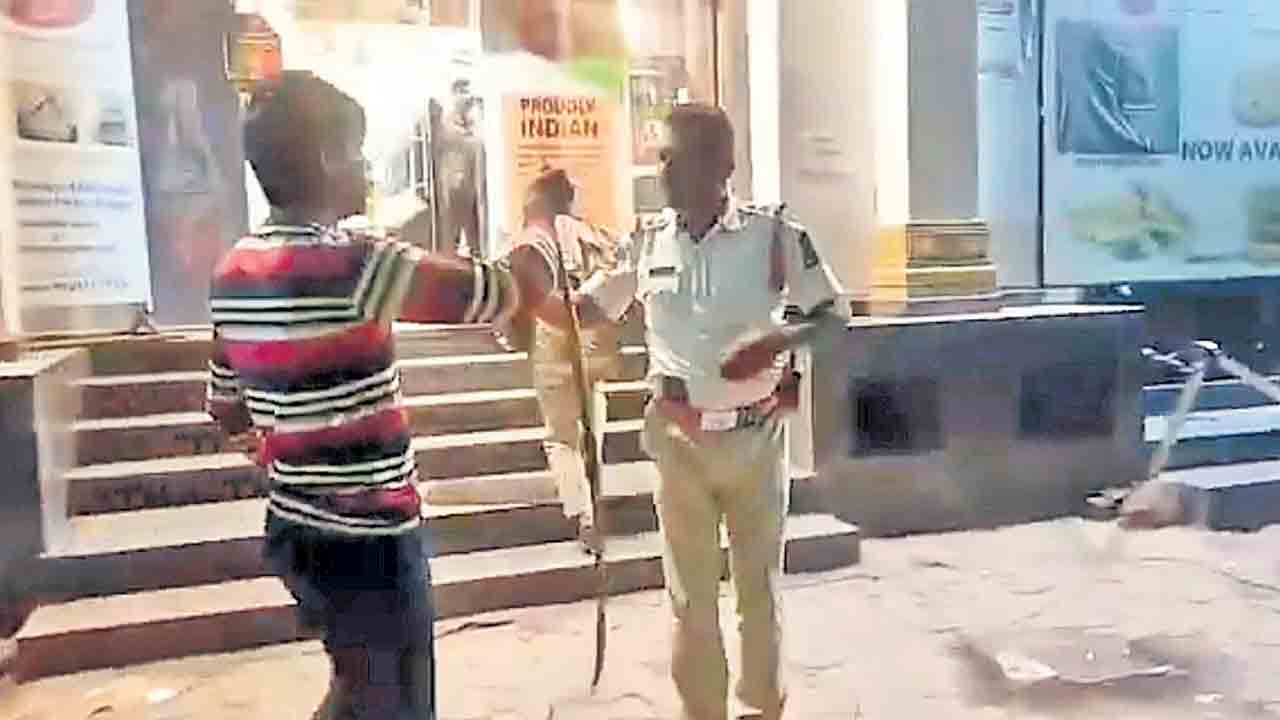 పామును వదలమంటవా!