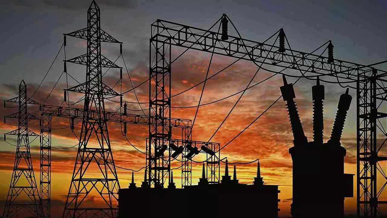 పరీక్షల సమయంలో బదిలీలేమిటి?