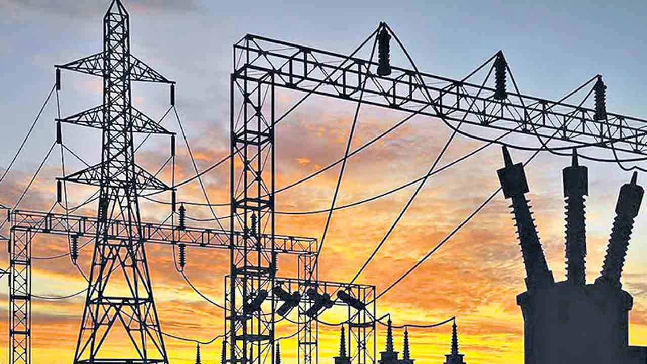 జెన్‌కో విద్యుత్తును కొనట్లే.. బహిరంగ మార్కెట్‌వైవే డిస్కమ్‌ల మొగ్గు