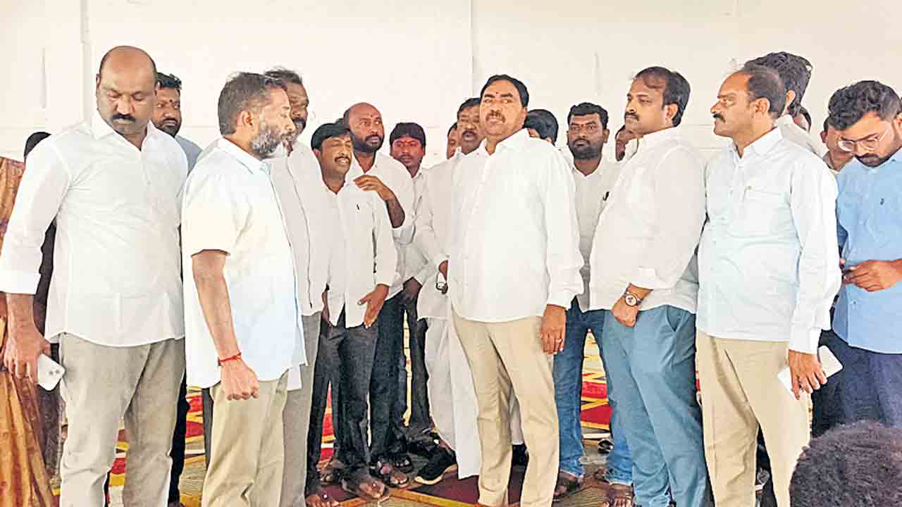 దమ్ముంటే పరిషత్‌ ఎన్నికలు పెట్టాలి.. సీఎం రేవంత్‌రెడ్డికి ఎర్రబెల్లి డిమాండ్‌