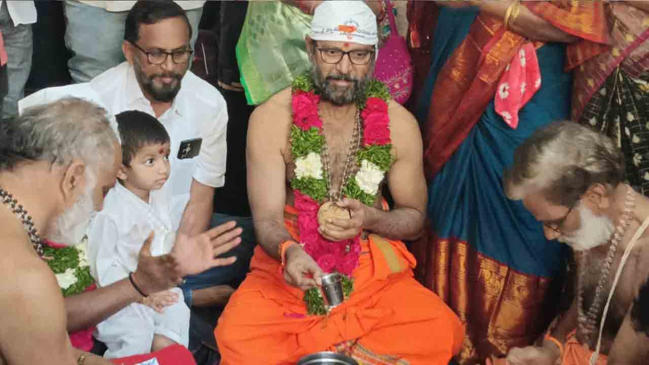 Korukanti Chander | రామగుండం ప్రజలపై దేవుడి కృప ఉండాలి.. అయ్యప్పస్వామిని వేడుకున్న మాజీ ఎమ్మెల్యే