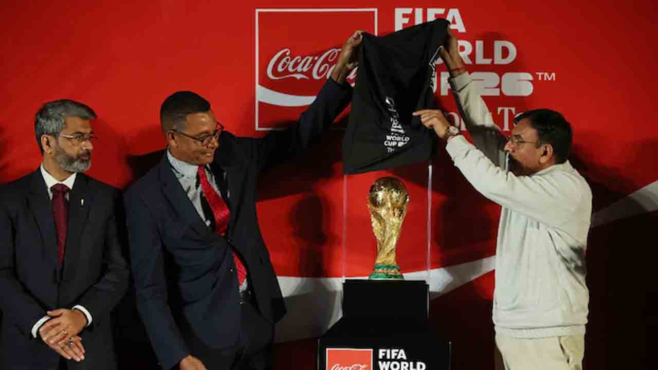 FIFA World Cup Trophy | భారత్‌లో ‘ఫిఫా’ ట్రోఫీ ఆవిష్కరణ.. ఇక మూడు రోజులు ఫ్యాన్స్‌కు పండగే..!