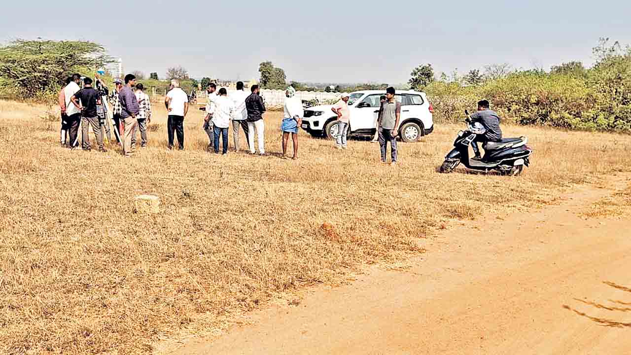 ఆర్‌ఆర్‌ సర్వేను అడ్డుకున్న రైతులు