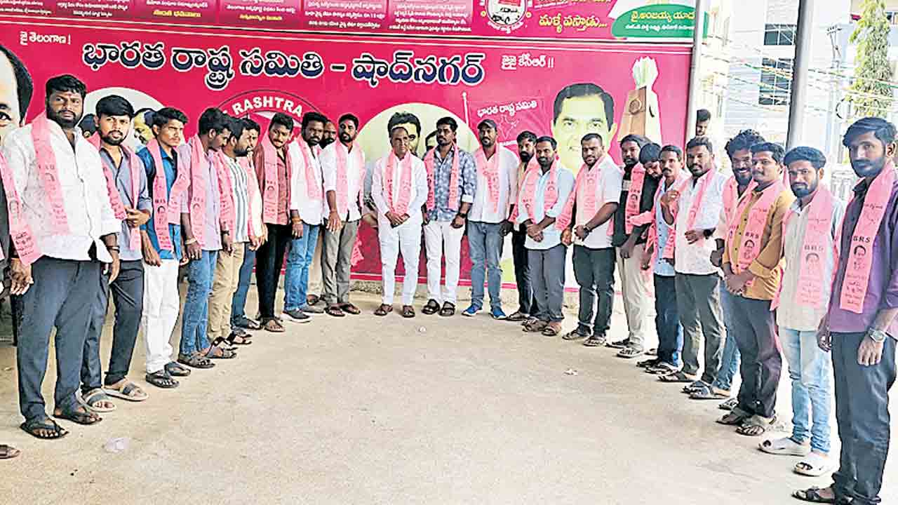 బీఆర్‌ఎస్‌లో చేరికల జోరు