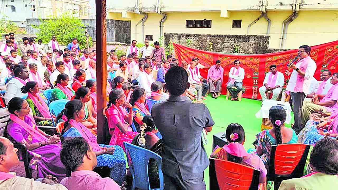 ప్రభుత్వ వైఫల్యాలను ప్రజల్లోకి తీసుకెళ్లాలి