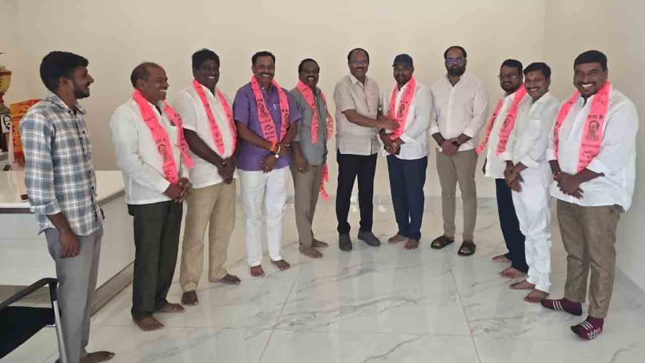 బీఆర్‌ఎస్‌లో చేరిన సర్పంచ్‌