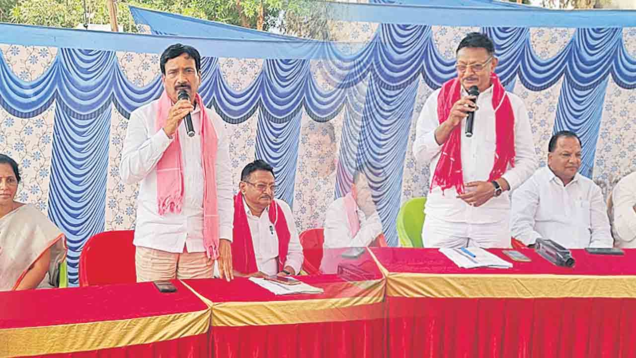 ఓటుతో సీఎంకు బుద్ధి చెప్పండి