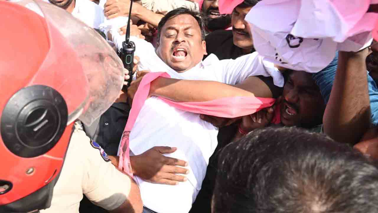 BRSV | బంకర్‌ బెడ్స్‌ కుంభకోణంపై ధర్నా.. BRSV నేతల అరెస్ట్‌