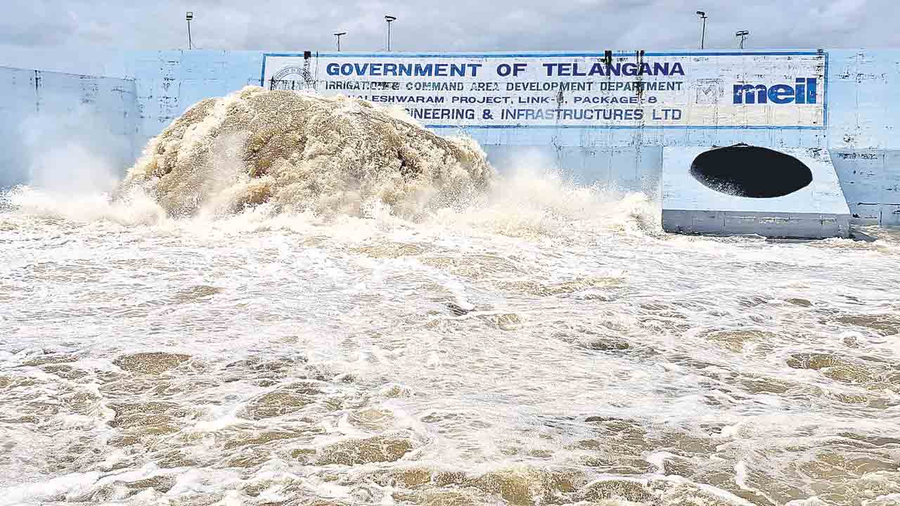 గోదావరి జలాల ఎత్తిపోతల నిలిపివేత