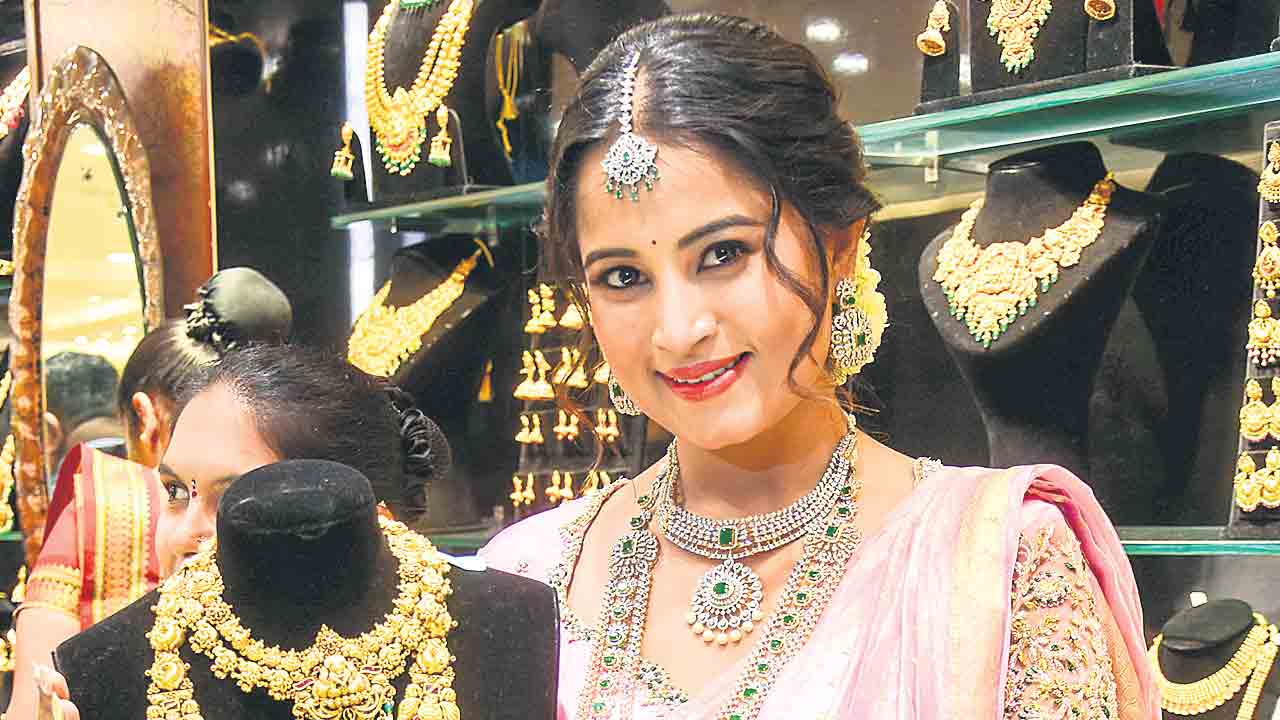 ఆకాశమే హద్దురా!.. రంకె వేసిన బంగారం, వెండి ధరలు