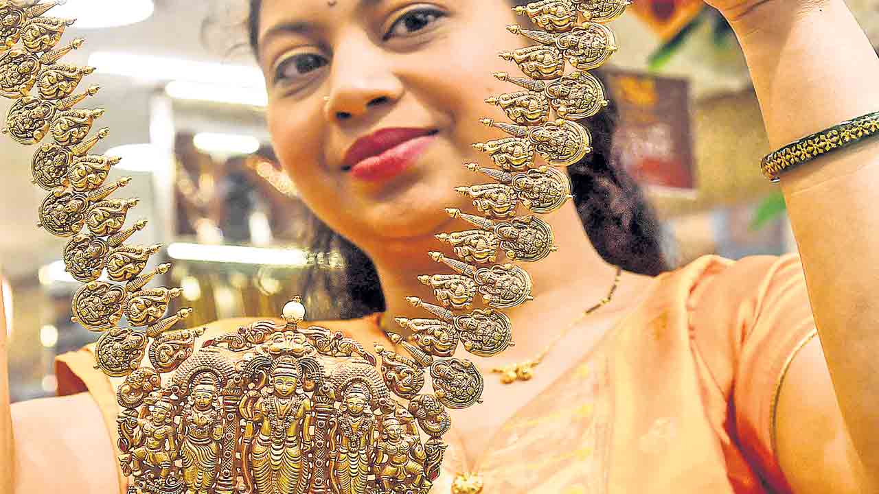 మళ్లీ పెరిగిన బంగారం