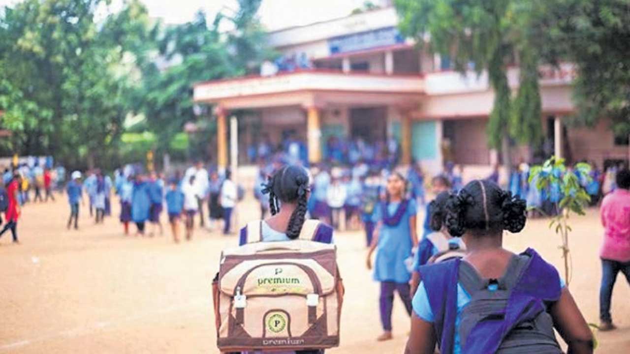 ప్రభుత్వ బడుల మూసివేతను అడ్డుకుందాం!