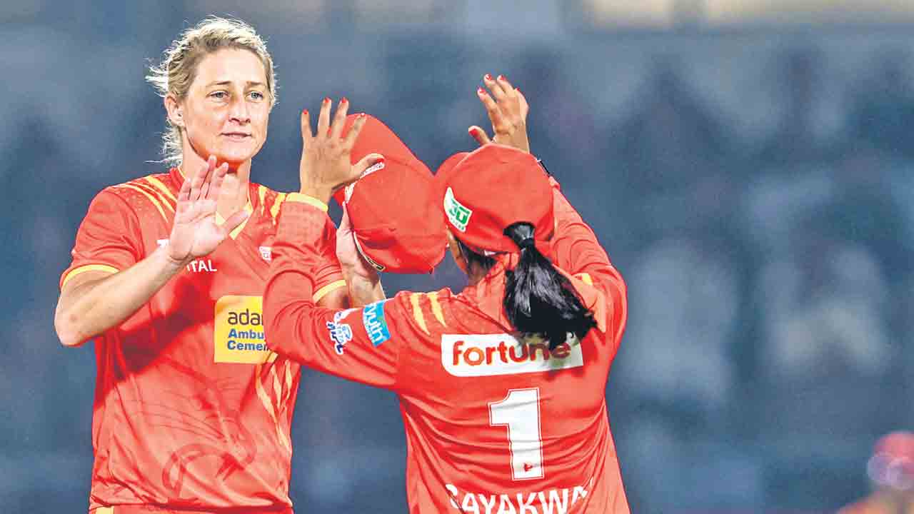 ప్లేఆఫ్స్‌లోకి గుజరాత్‌!.. ఢిల్లీపై ఉత్కంఠ విజయం