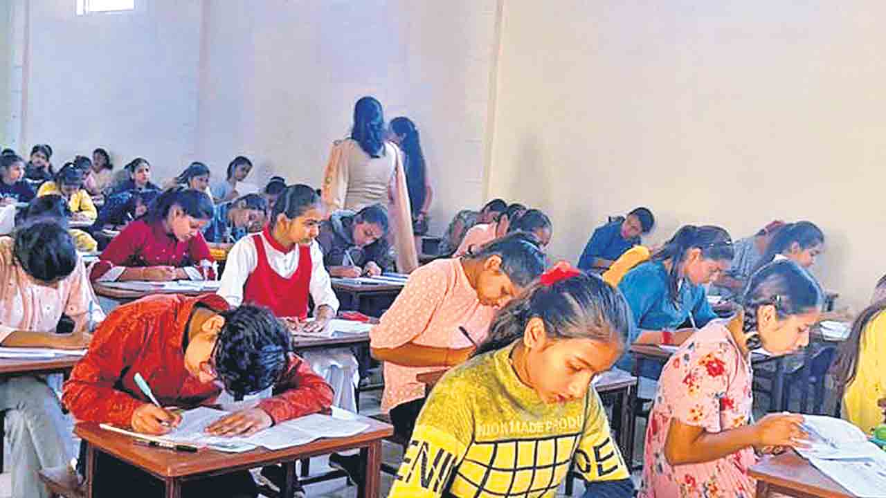 గురుకుల ప్రవేశ గడువు పెంచేది లేదు