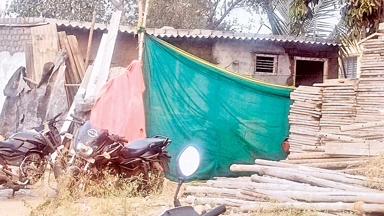 పండుగ వేళ.. అక్రమ నిర్మాణాలు