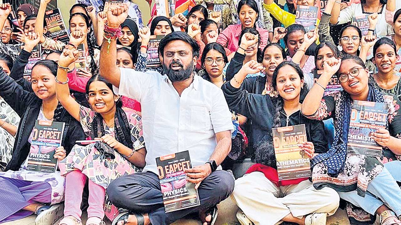 Telangana Vidyarthi JAC | విద్యార్థుల 11 వేల కోట్ల పెండింగ్‌ పీజుల బకాయిలు విడుదల చేయాలి..