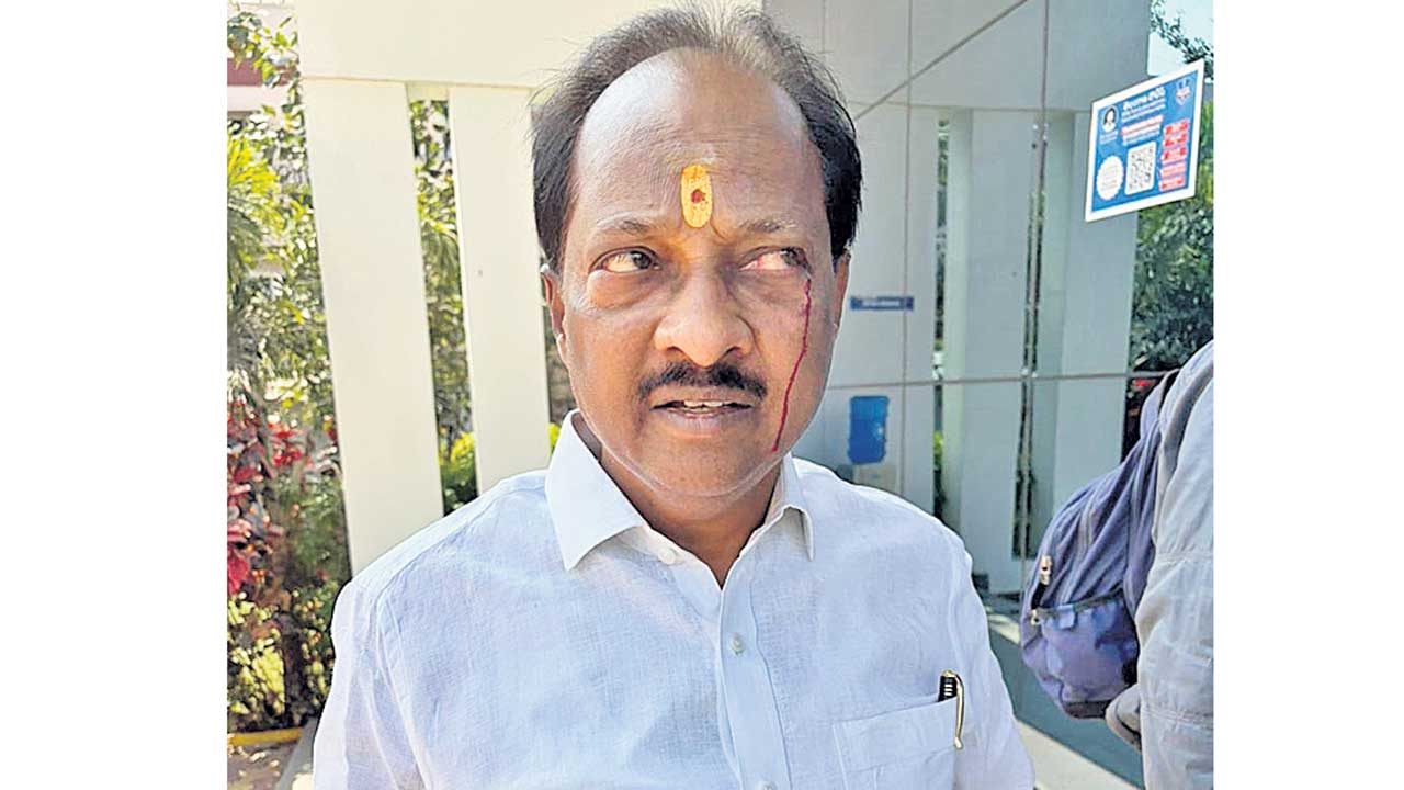 బీజేపీ నేతల దౌర్జన్యం