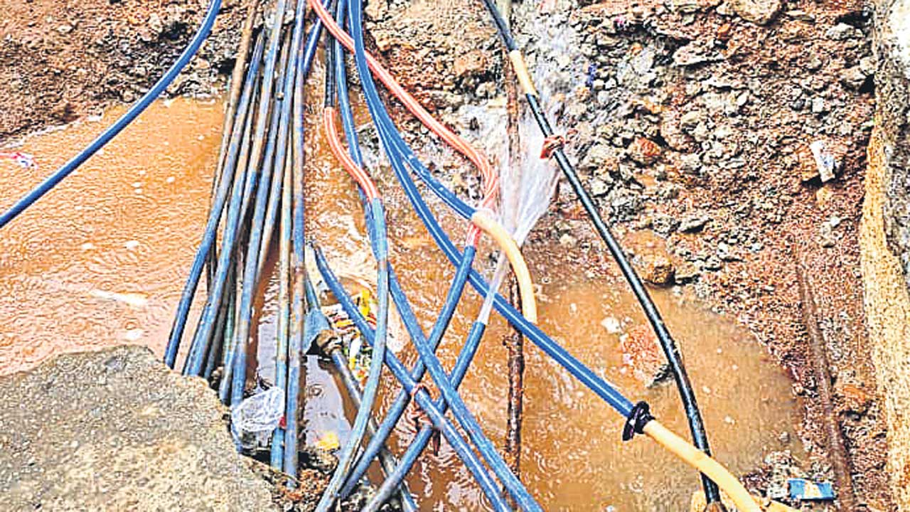 రాత్రికి రాత్రే అక్రమ నల్లా కనెక్షన్లు