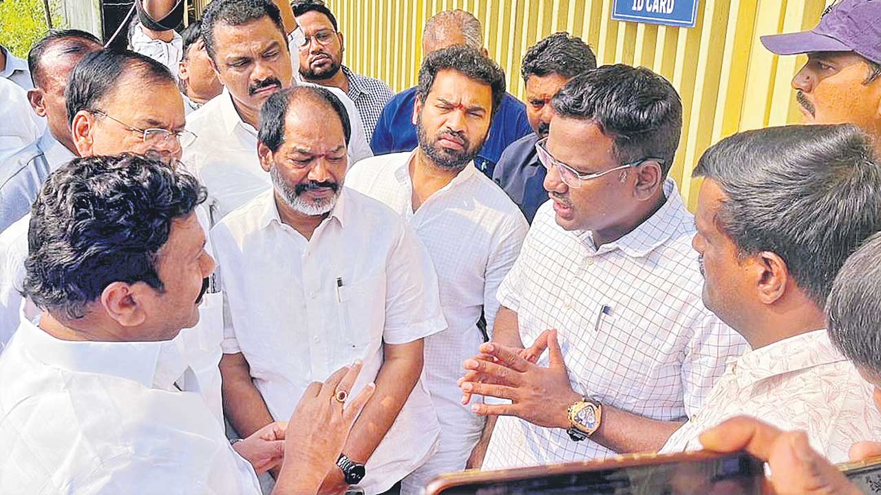 మీడియాకు సంకెళ్లు