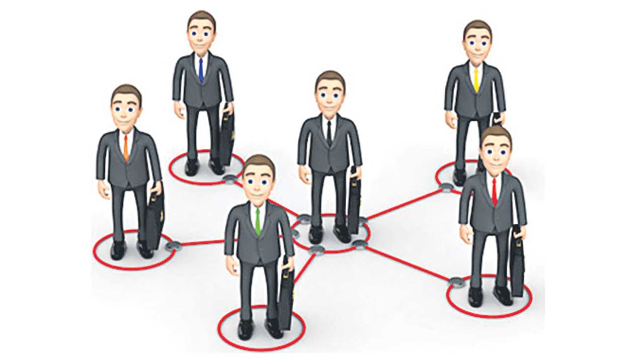 అధికార పార్టీ నేతల జోక్యం గంటల్లో మారిన పోస్టింగ్‌లు