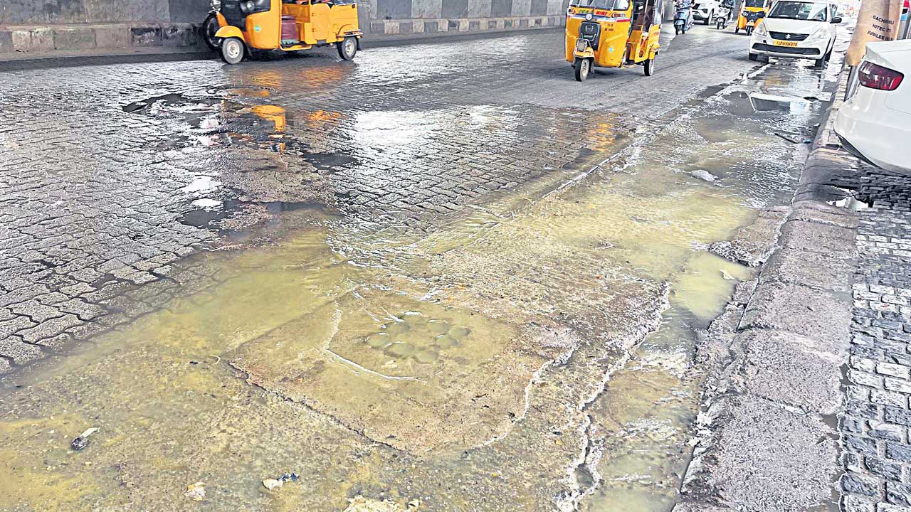 sewerage line | సీఎం రేవంత్‌రెడ్డి ఇంటికి కూతవేటు దూరంలో.. సీవరేజ్‌ లైన్‌ ఇలా..