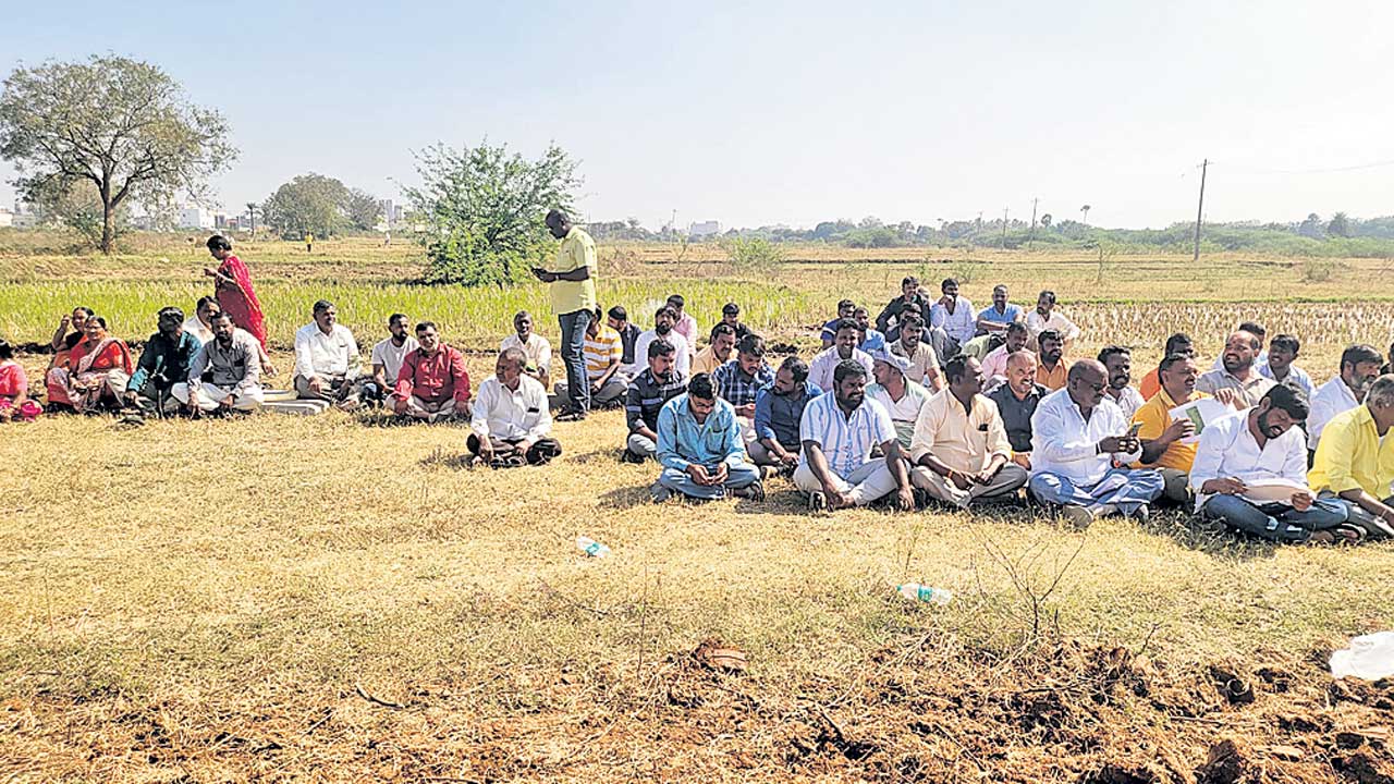 సాగు భూములివ్వం