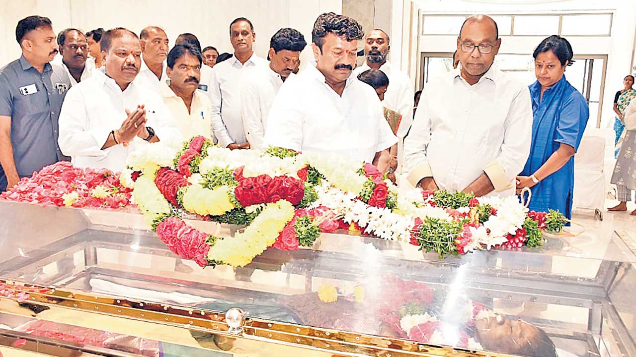 కొణిజేటి శివలక్ష్మికి తలసాని నివాళి