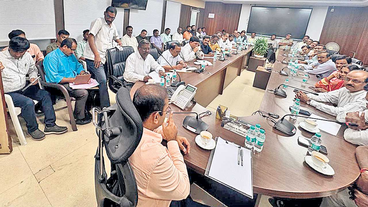 విద్యుత్‌ ఉద్యోగుల పోరుబాట