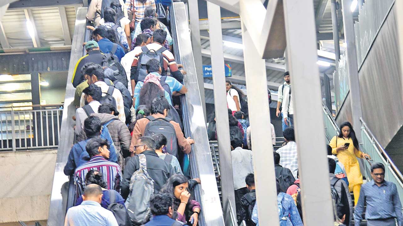 మెట్రో నిర్వహణ గందరగోళం