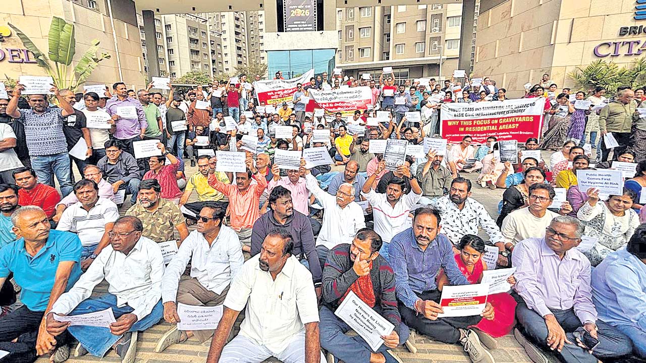 ఇండ్ల మధ్య శ్మశానం వద్దు