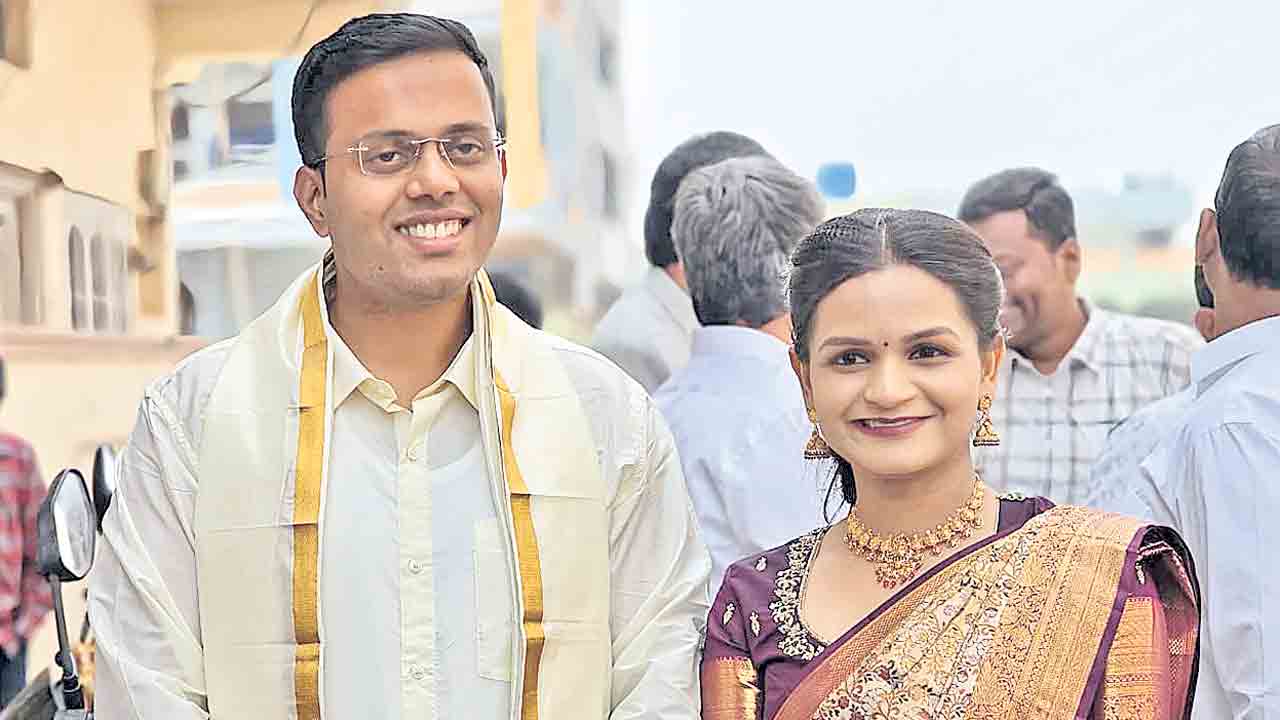 ఐపీఎస్‌-ఐఏఎస్‌ అధికారుల ఆదర్శ వివాహం