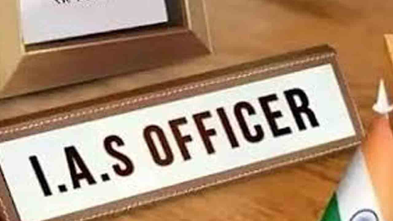 మహిళా అధికారిపై అసత్య ప్రచారం తగదు.. ఉద్యోగసంఘాల మండిపాటు