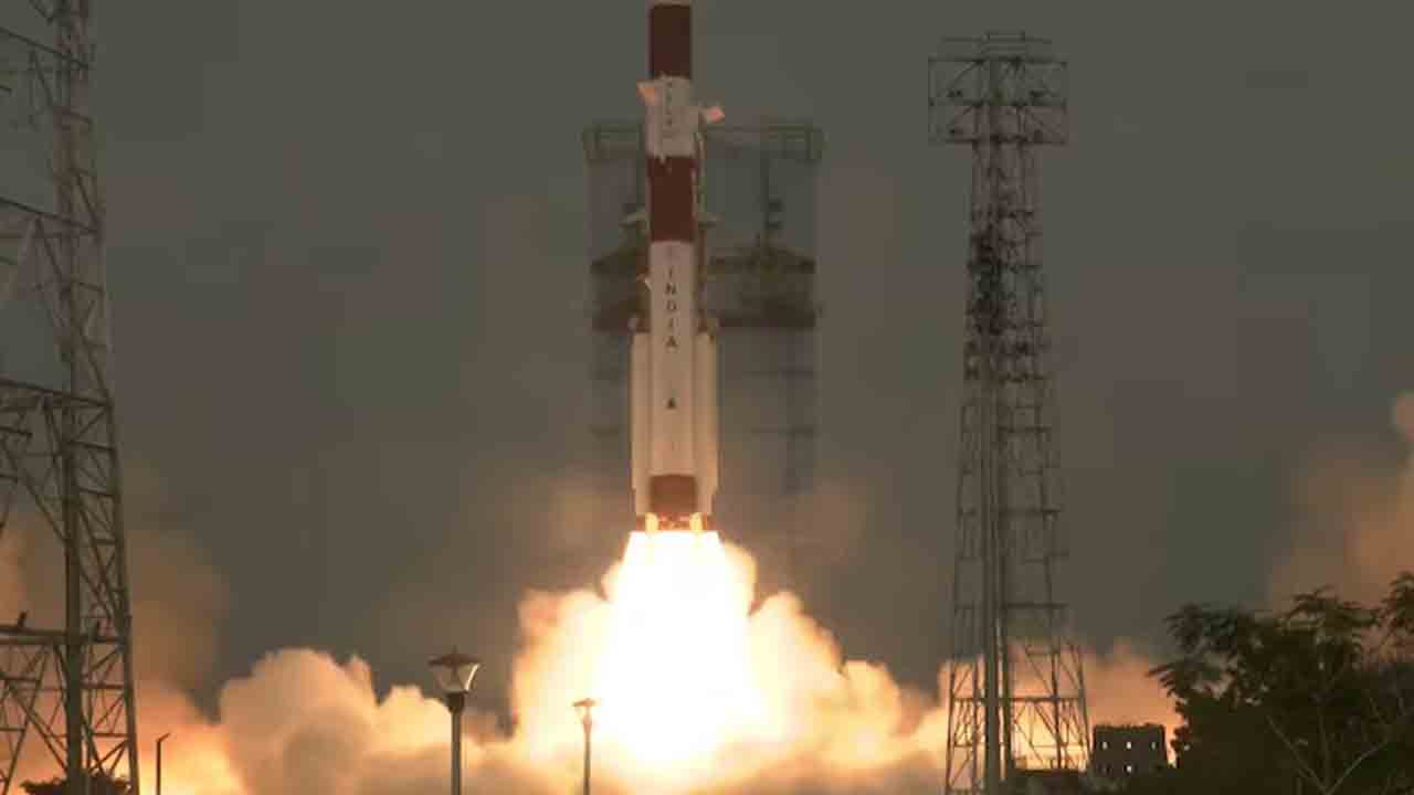 ISRO | నింగిలోకి దూసుకెళ్లిన పీఎస్‌ఎల్‌వీ-సీ62