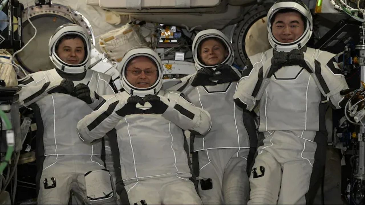 ISS | అంత‌ర్జాతీయ అంత‌రిక్ష కేంద్రంలో మెడిక‌ల్ ఎమ‌ర్జెన్సీ.. భూమిపైకి క్షేమంగా న‌లుగురు వ్యోమ‌గాములు