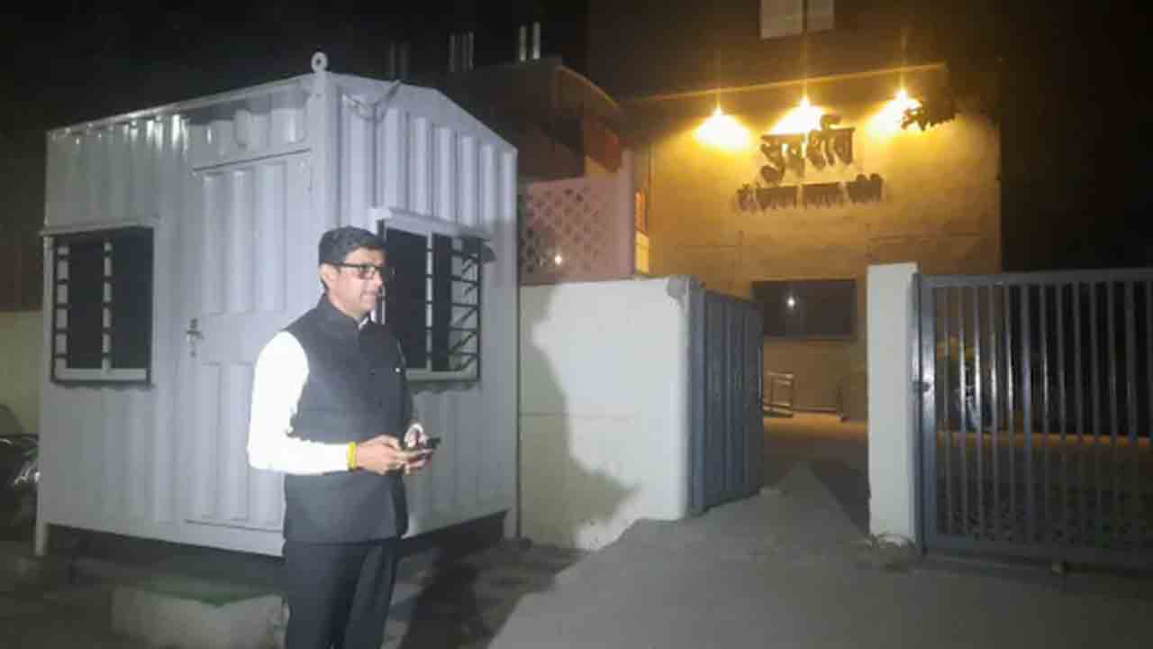 Indore Collector Visit RSS Office | ఆర్‌ఎస్‌ఎస్‌ కార్యాలయాన్ని సందర్శించిన..   ఇండోర్‌ కలెక్టర్‌, మేయర్‌