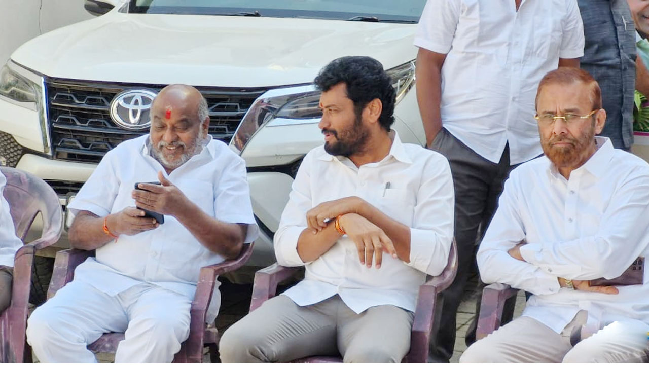 MLA Anil Jadhav | మాజీ మంత్రి జోగు రామన్నను పరామర్శించిన ఎమ్మెల్యే అనిల్‌