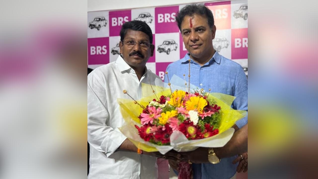 NEW Year | కేటీఆర్‌ను కలిసి శుభాకాంక్షలు తెలిపిన రాష్ట్ర మార్క్‌ఫెడ్‌ డైరెక్టర్‌