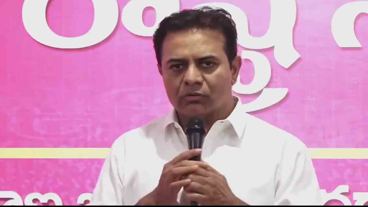 KTR | ఒకడు సంచులు మోసేటోడు.. ఇంకొకడు చెప్పులు మోసేటోడు : కేటీఆర్‌