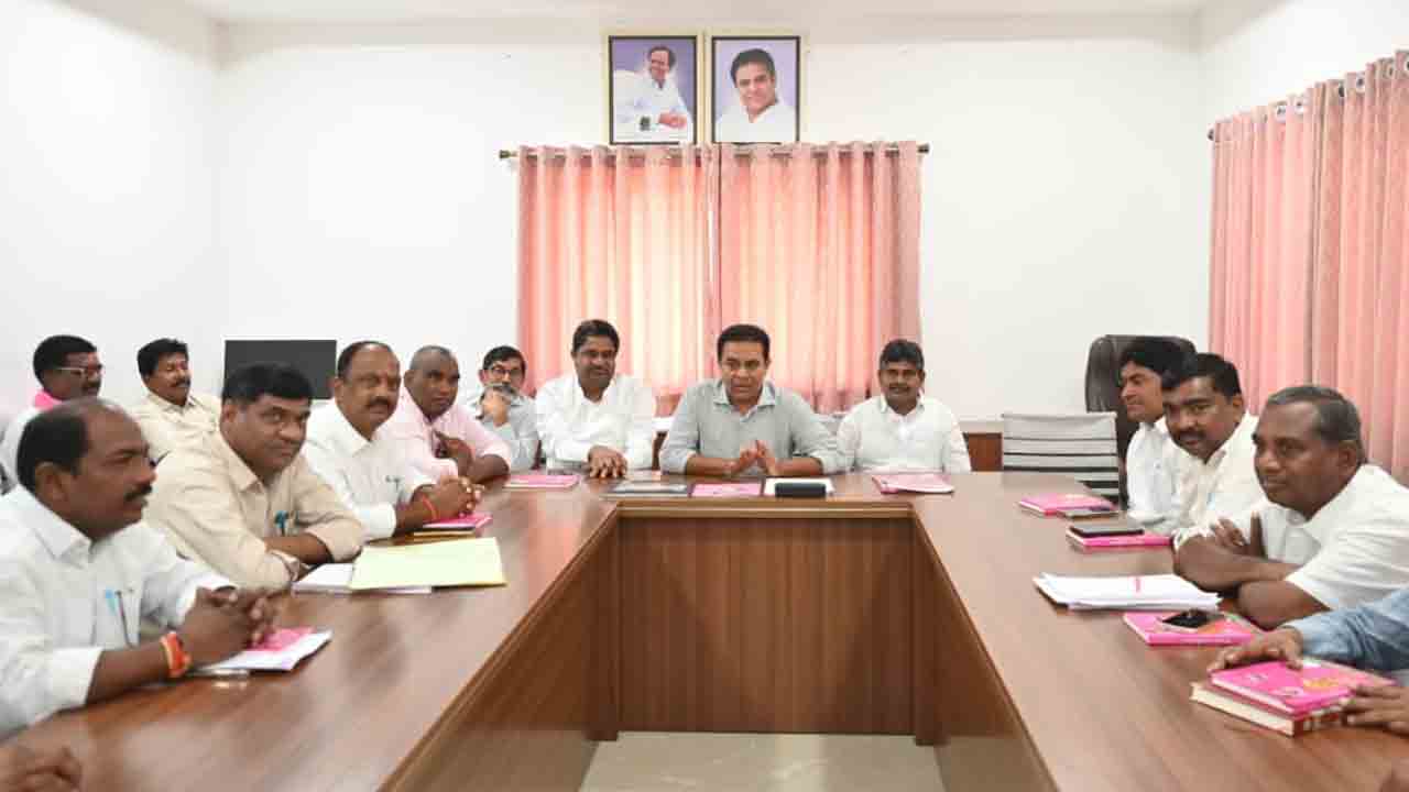 KTR | సిరిసిల్లలో ఎగిరేది గులాబీ జెండానే.. సిరిసిల్ల మున్సిపల్ వార్డుల ఇంచార్జిల భేటీలో కేటీఆర్