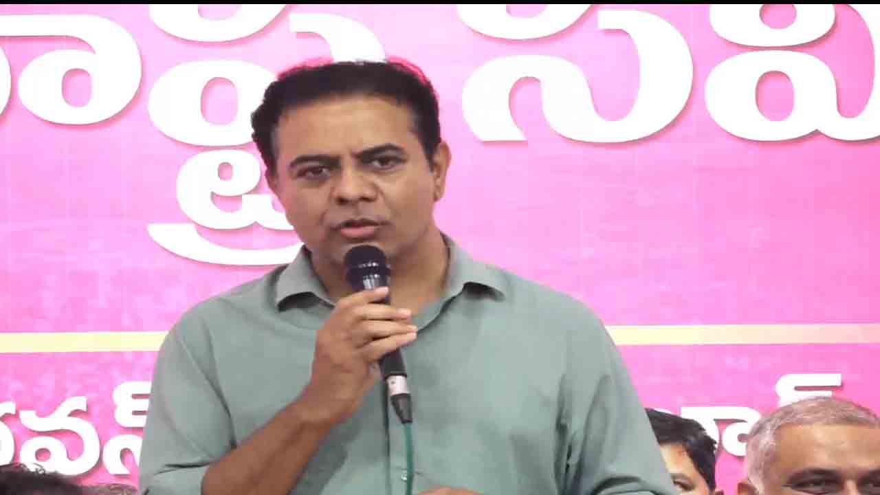 KTR | అప్పుల సంఖ్య పెంచి కాంగ్రెస్ ప్రభుత్వం తప్పుడు లెక్కలు.. మున్సిపల్‌ ఎన్నికల్లో కాంగ్రెస్‌కు బుద్ది చెప్పాలి : కేటీఆర్