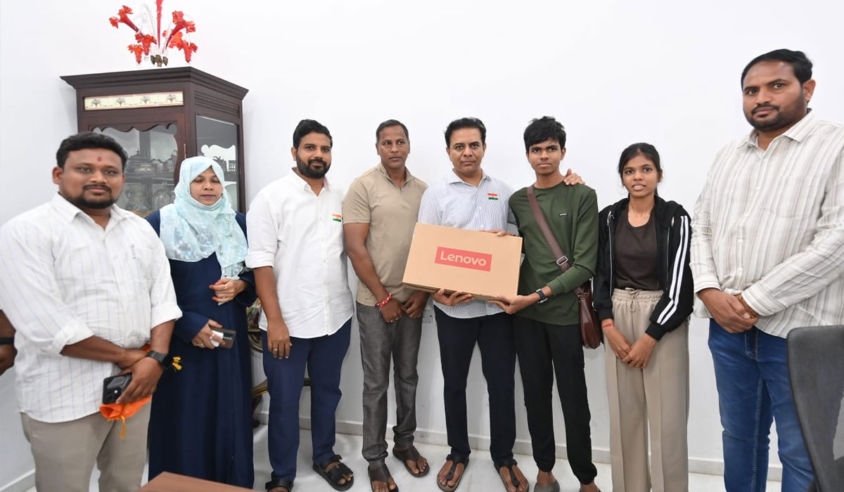 KTR | మంచిగా చదువుకో బిడ్డ.. ఆపద ఉంటే హరీష్ రెడ్డి ఆదుకుంటడు.. కేటీఆర్