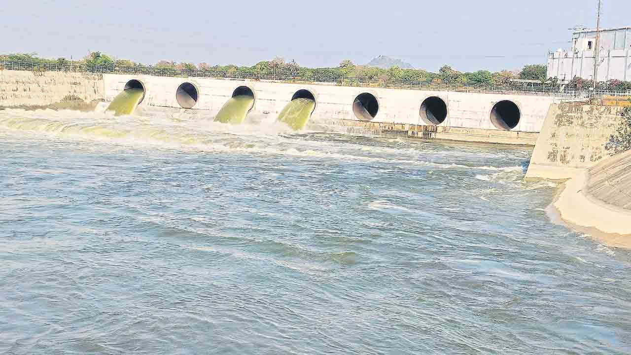 ఇదిగిదిగో కాళేశ్వర గంగ!.. ఎల్లంపల్లి నుంచి ఎస్సారెస్పీ వైపు ఎదురెక్కుతున్న జలాలు