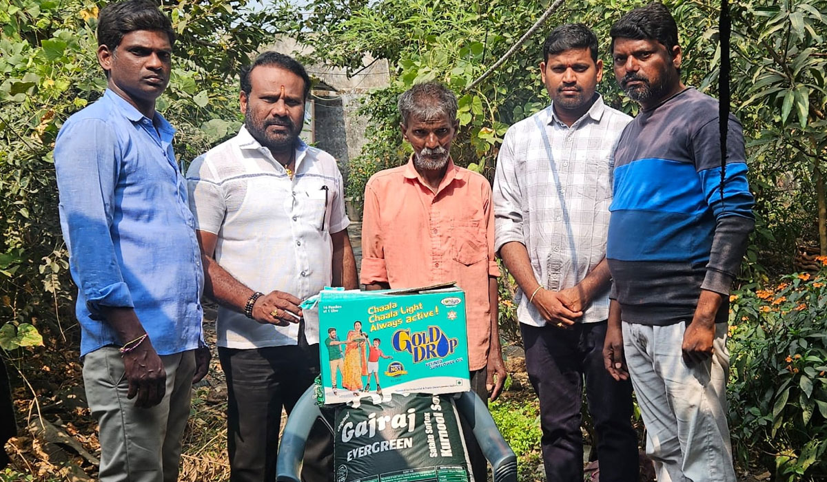 Kamanpur | రొంపికుంటలో నిరుపేద కుటుంబానికి సహాయం