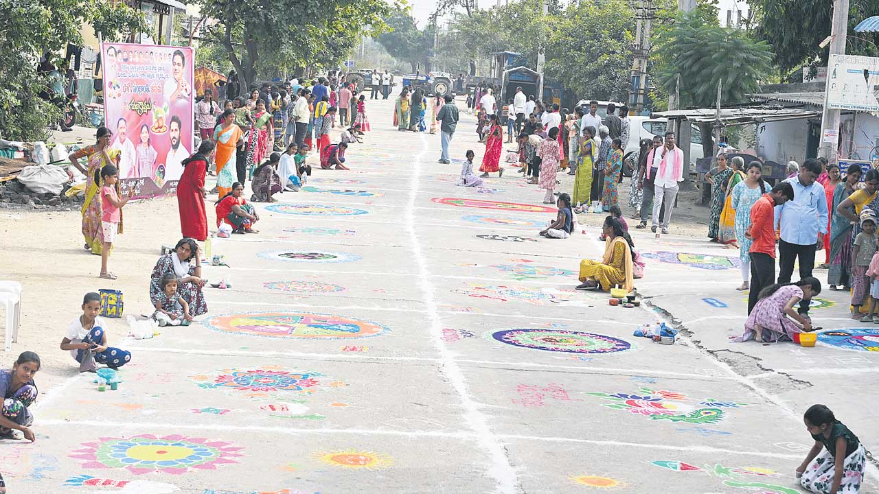 కార్మిక క్షేత్రంలో ముగ్గుల సంబురం