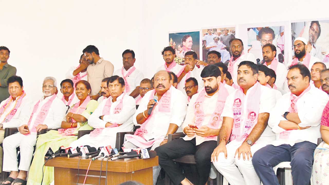 మున్సిపాలిటీల్లో మనదే విజయం